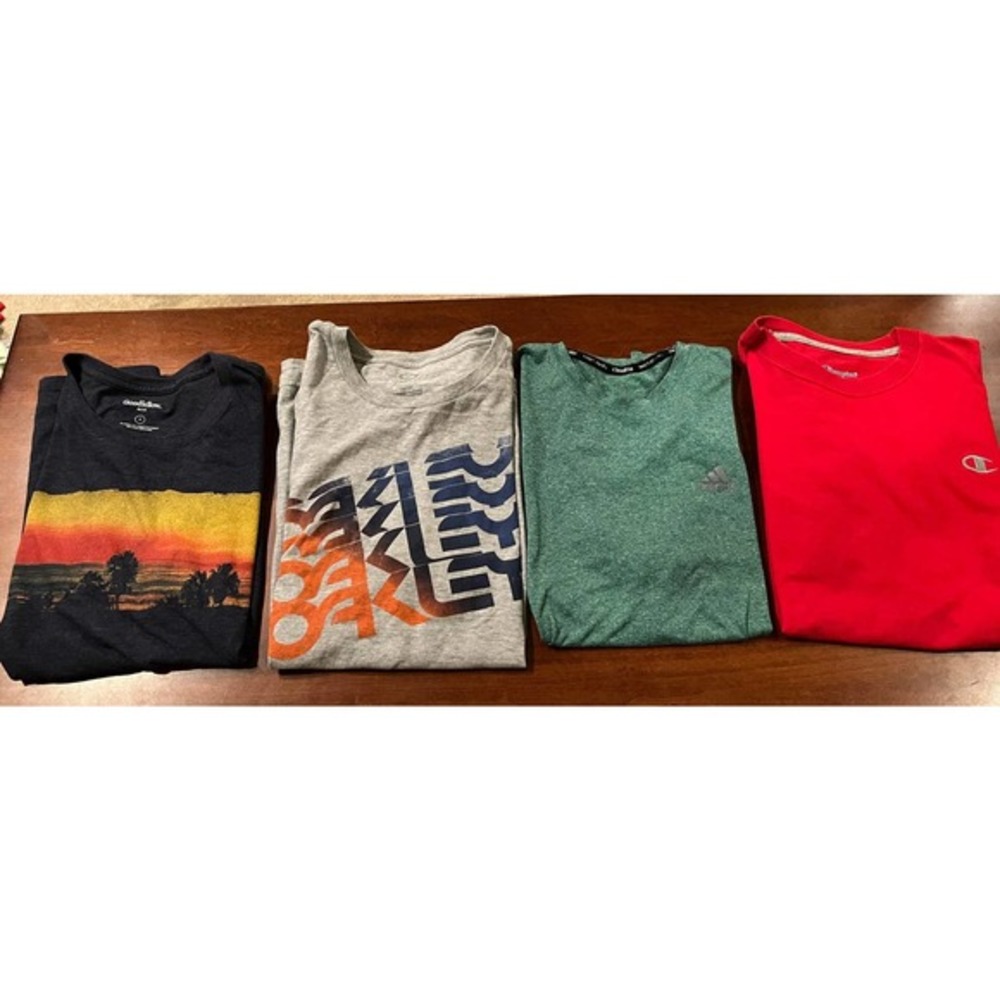Set of 4 Men’s T-Shirts Size M